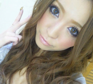 杉山佳那恵の丁寧で親切な「かなえるBlog」。カラコンからつけまメイク用品まで紹介！