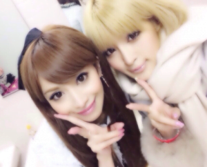 愛沢えみりの友人「ゆんころ」と、その「ゆんころ」の彼氏の小田吉男さん。