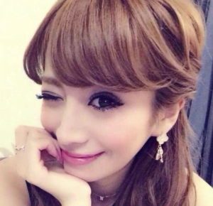 愛沢えみりのつけまは「ダイアモンドラッシュ」のフェアリーアイ。